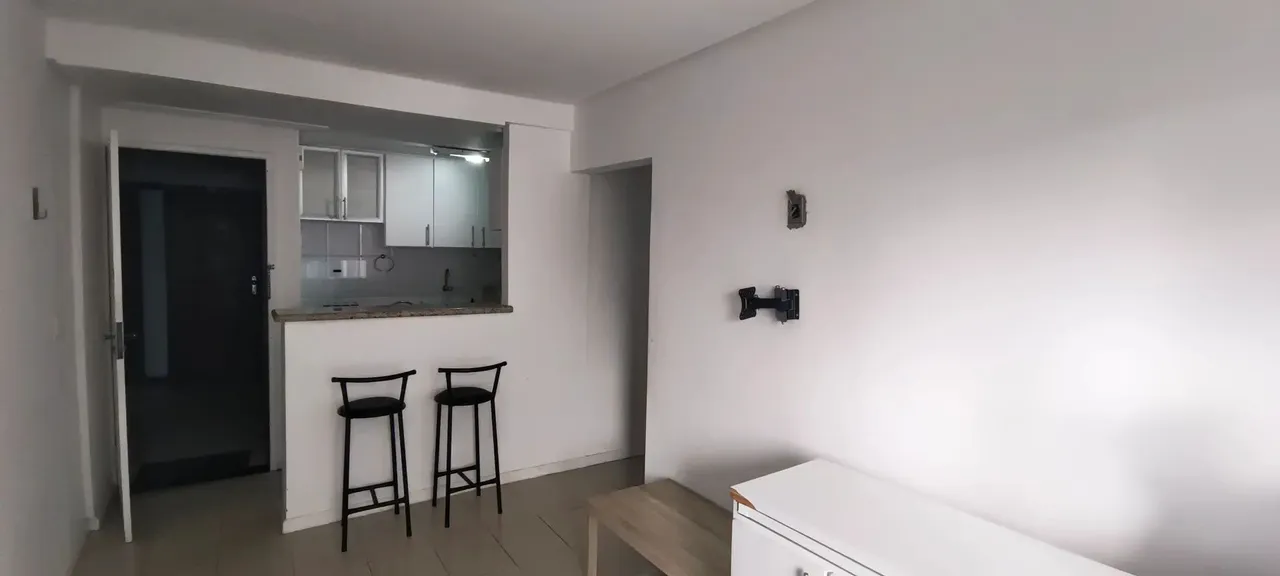 Quarto e sala para locação na Pituba. Magalhães Neto. 42 M2, Semi-mobiliado.