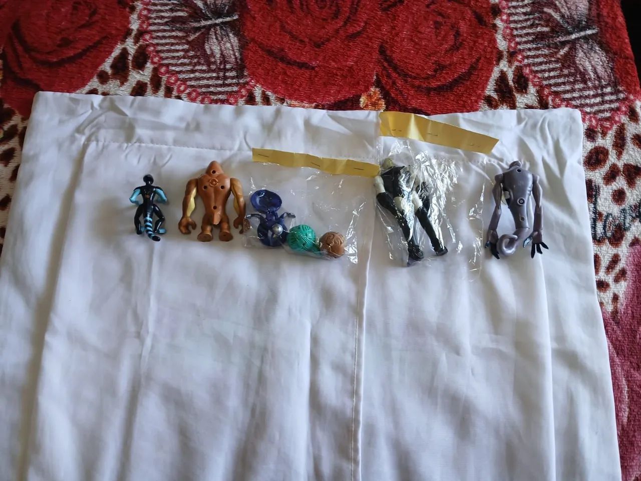 Bonecos Ben 10 - Foto 5