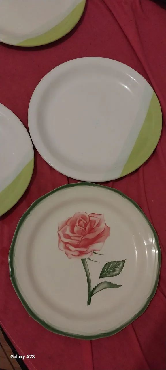 Conjunto de Pratos de Porcelana Decorados - Foto 4