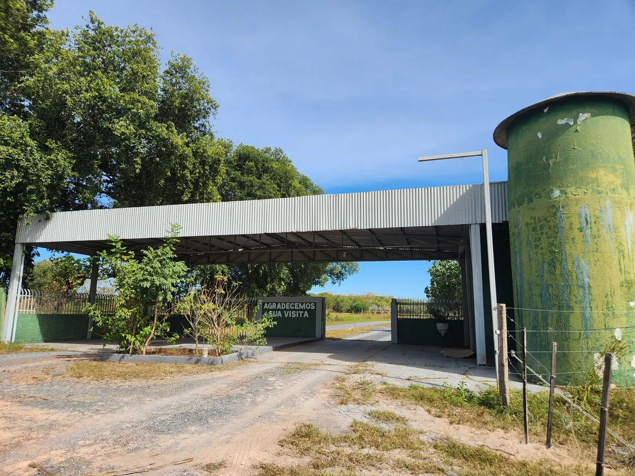 Vende-se uma pousada com 14 hectares na Estrada da Guia em Cuiabá MT 