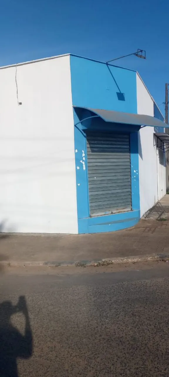 Aluga-se ponto comercial