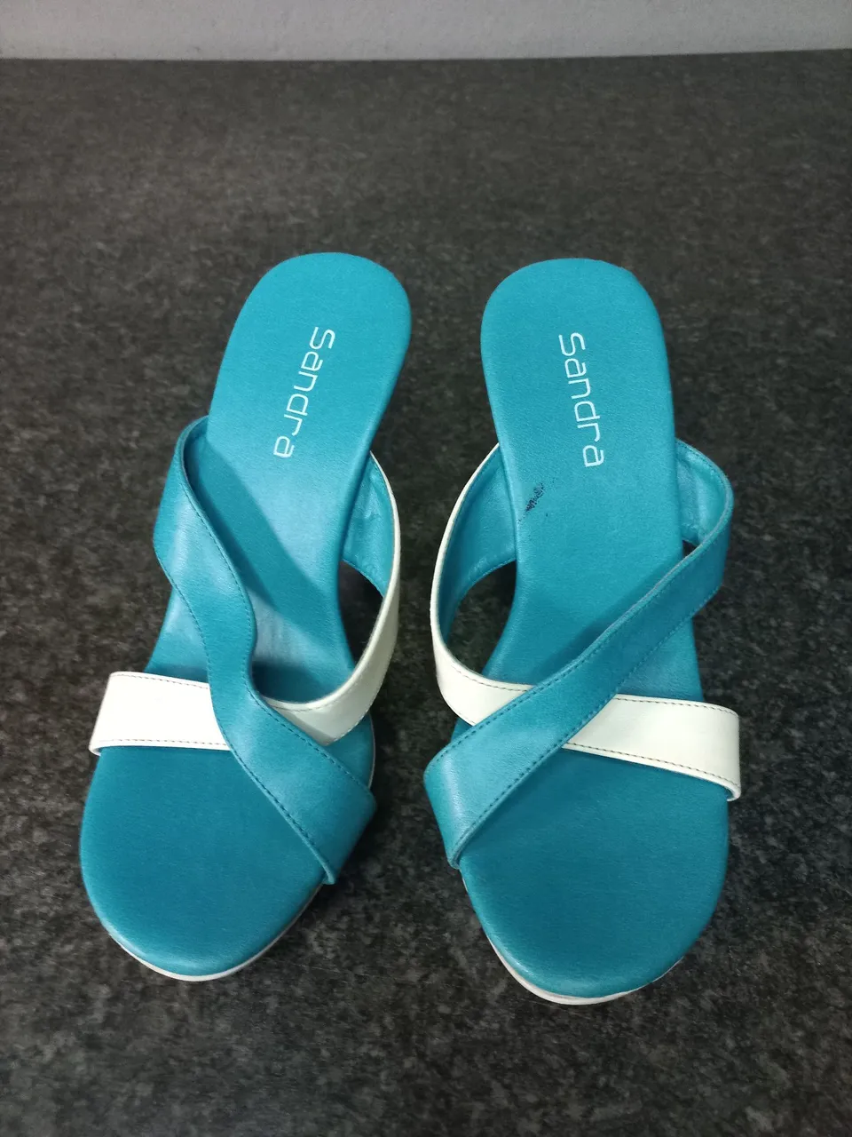 Salto Alto Feminino Azul e Branco