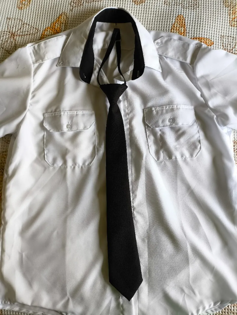 Camisa-uniforme para piloto de aeronaves