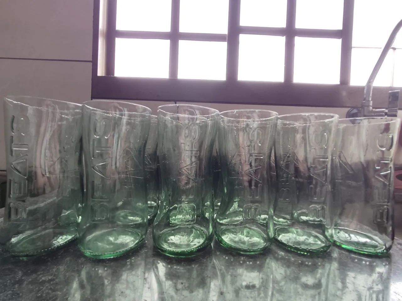 Jogo de 6 copos de garrafa verdes Skol Beats 