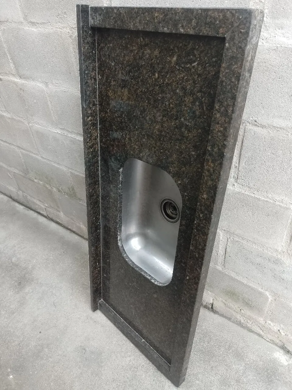 Cuba de Granito com Pia de Aço Inox