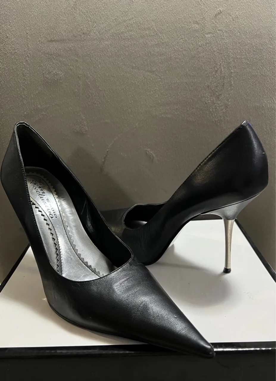 Sapato Scarpin Bico fino Estilo Exclusivo Num.36