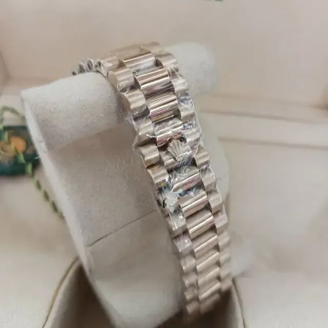 Relógio ROLEX DAY DATE AUTOMÁTICO DOURADO COM MOSTRADOR BRANCO  - Foto 3
