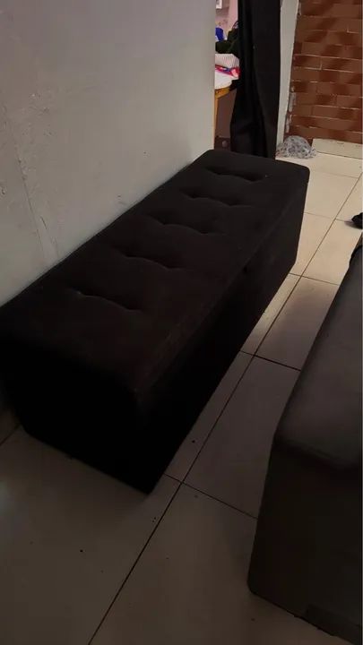 Banco estofado em ótimo estado com baú  - Foto 2