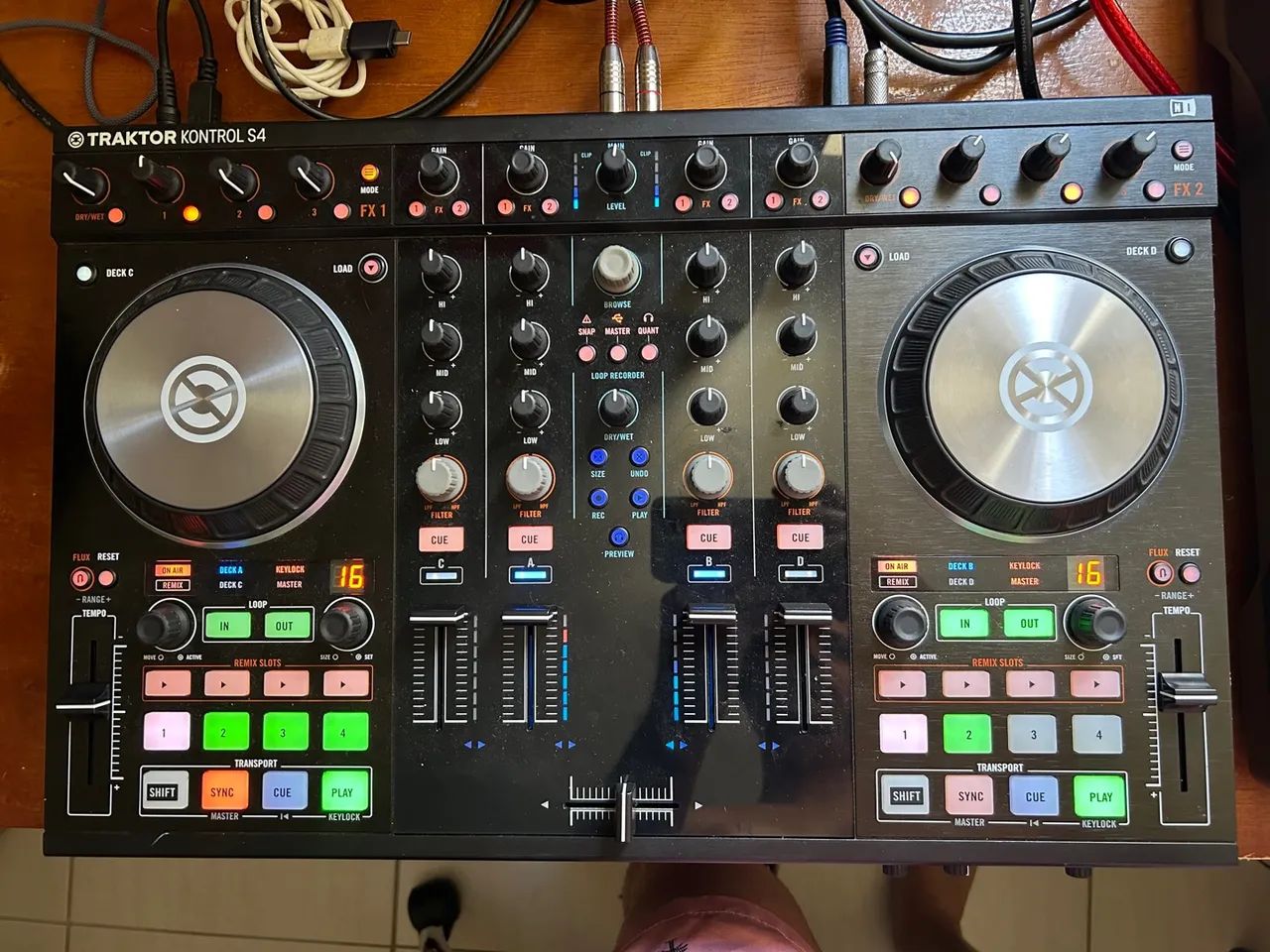 Controladora DJ Traktor Kontrol S4 + Bag + Licença