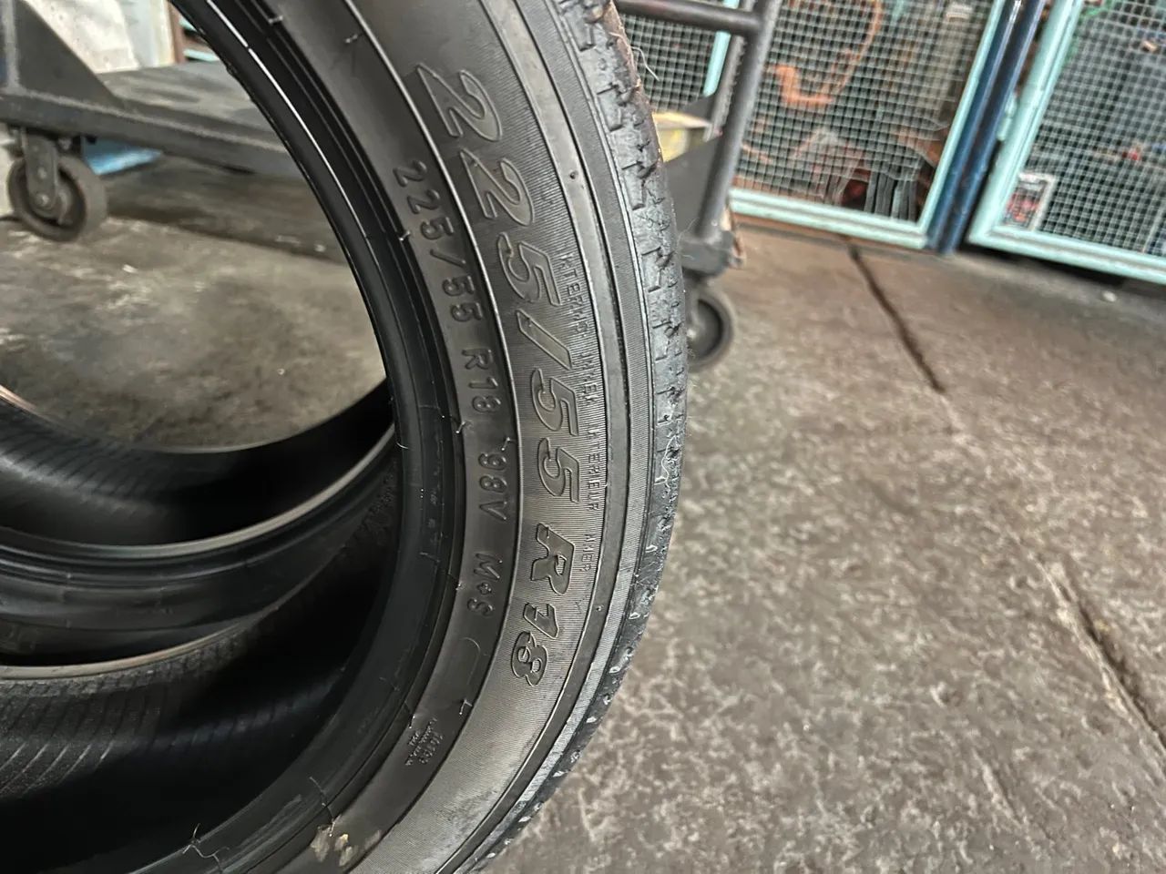 1 Pneu 225/55 R18 em ótimo estado 