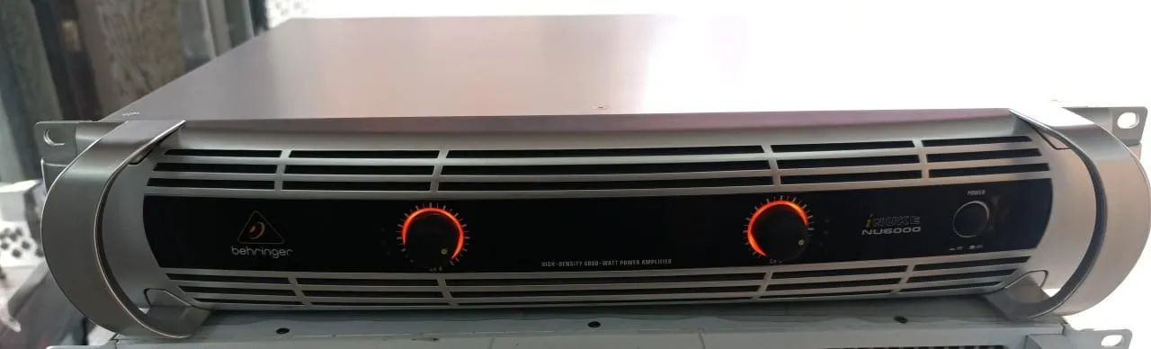 Amplificador Digital Behringer NU6000 220V  - Foto 2
