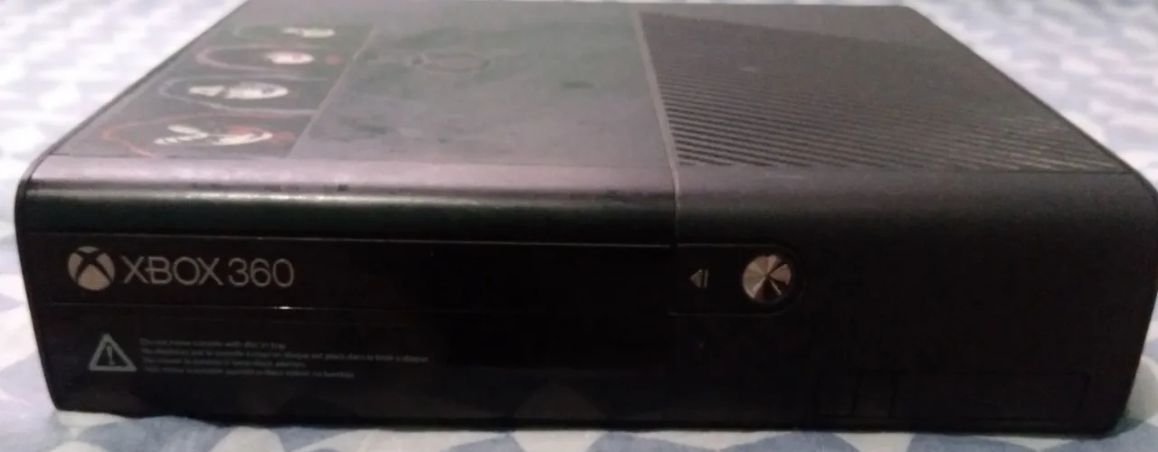 Xbox 360 com 2 Controles leia a descrição