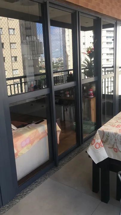 Portas de alumínio para sacada. 4 folhas 2,16m por 0,77m e 2 folhas 2,16m por 0,73m