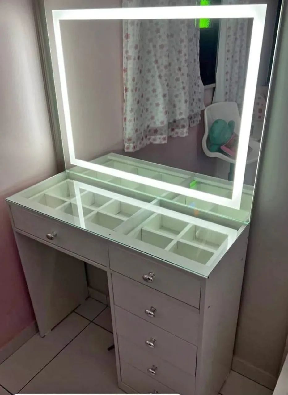 Penteadeira com Espelho Iluminado e Gavetas
