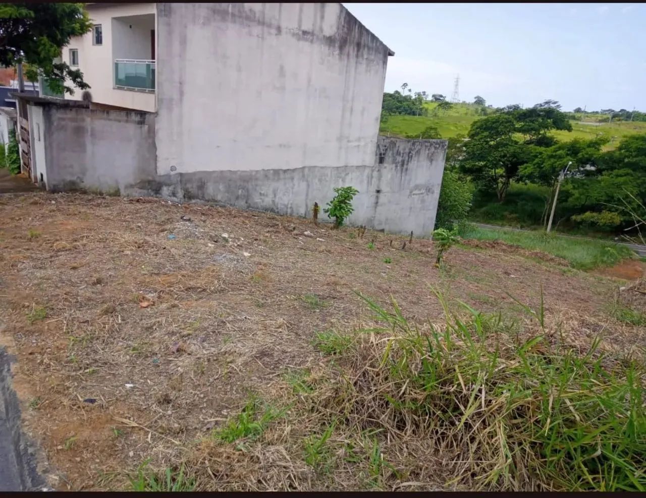 Terreno para venda, 298 m², declive, próximo a entrada do Vale das Palmeiras - Macaé - RJ.