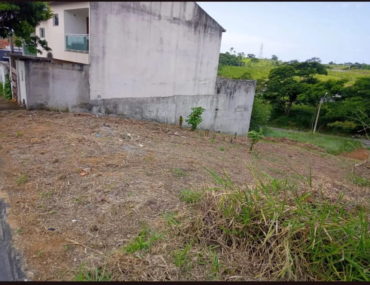 Terreno para venda, 298 m², declive, próximo a entrada do Vale das Palmeiras - Macaé - RJ.
