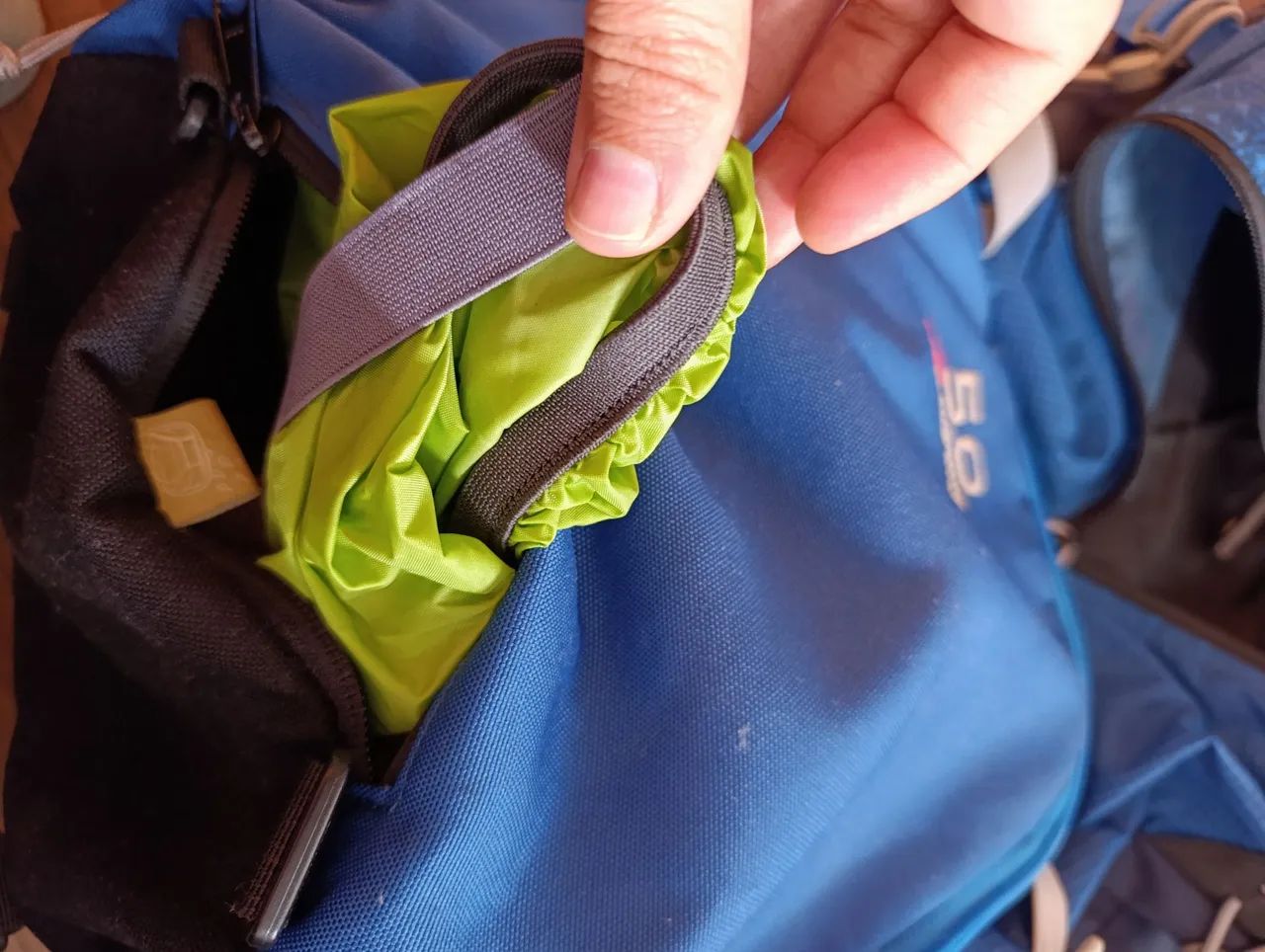 Mochila trilha Decathlon 50 litros  - Foto 3