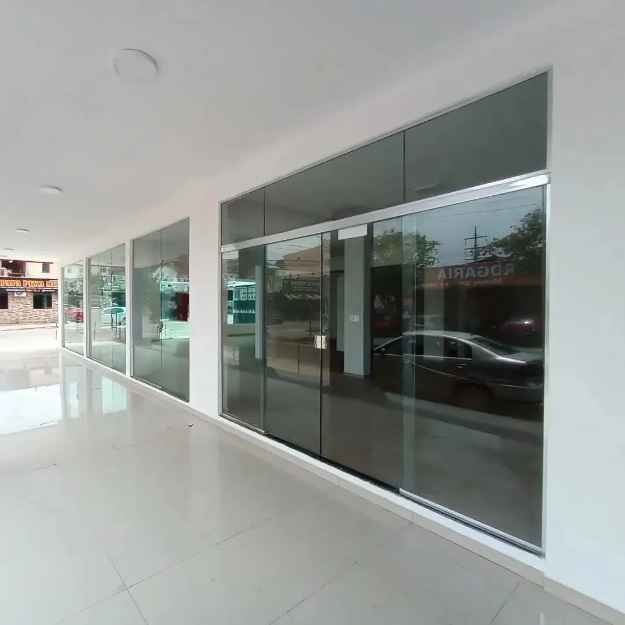 Sala Comercial para Locação - 126 m² NO PARQUE DEZ Localizada em uma região estratégica e