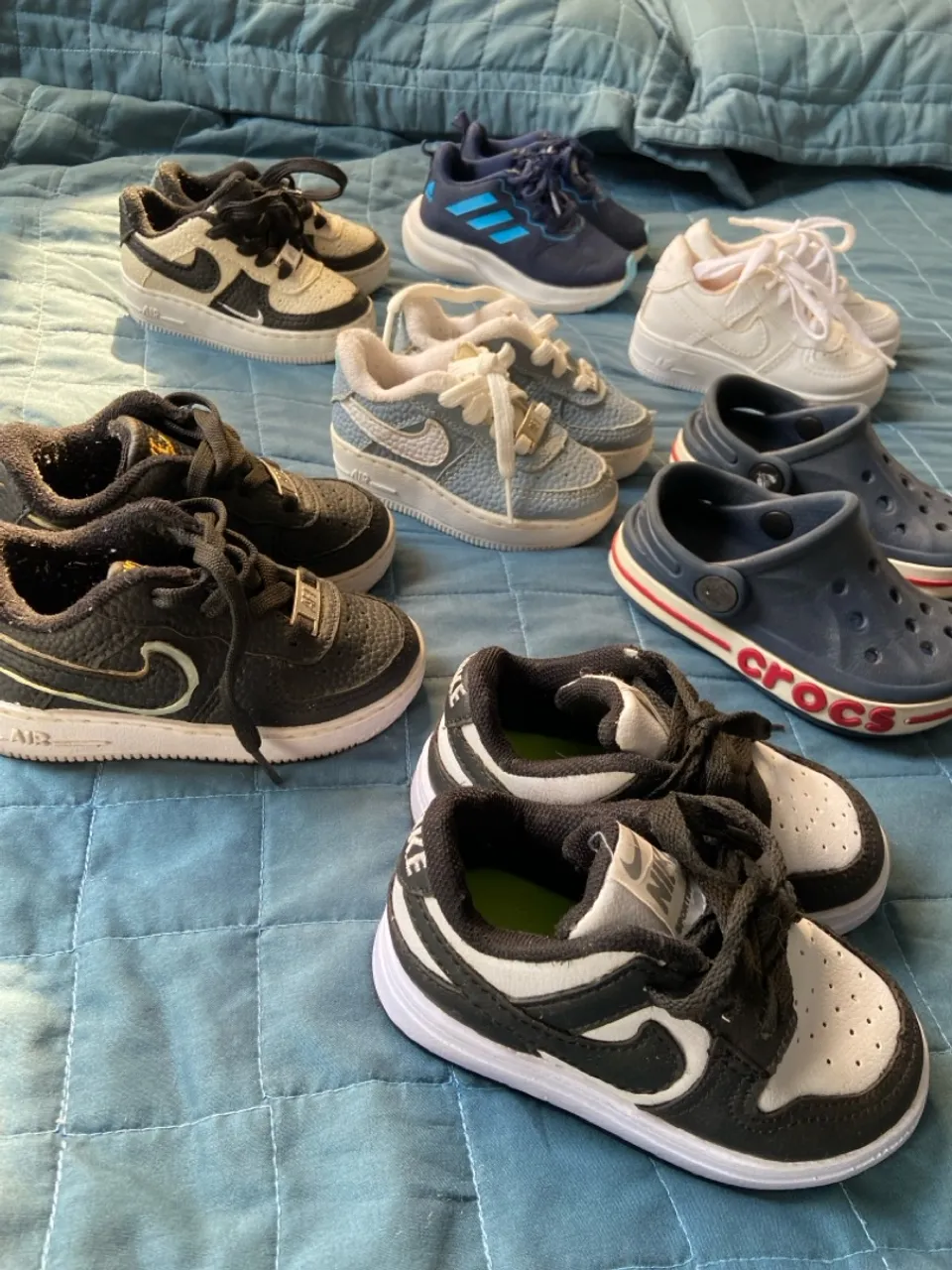 Lote de tênis infantis (Nike, Adidas, Crocs)
