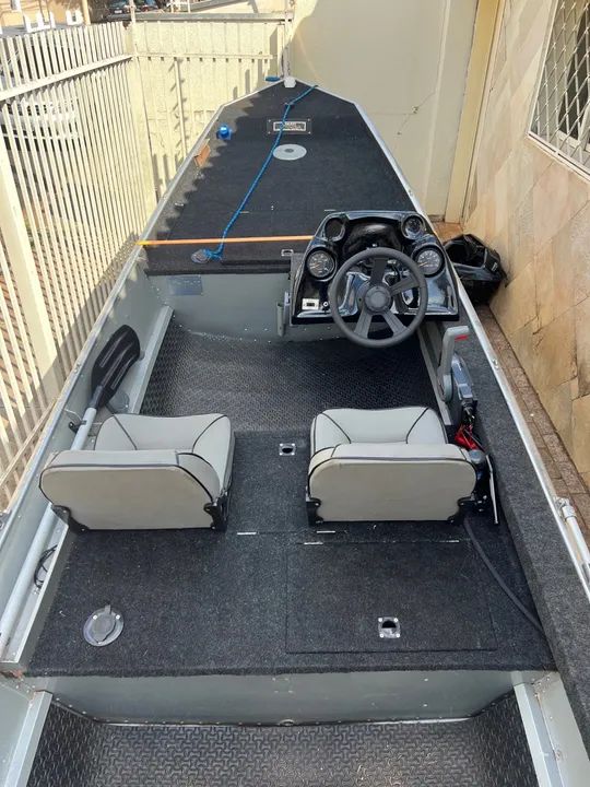 Barco de alumínio com motor e carretinha - Foto 5