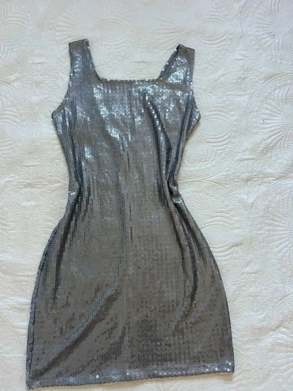 Vestido de paetê prateado - Festa e balada!