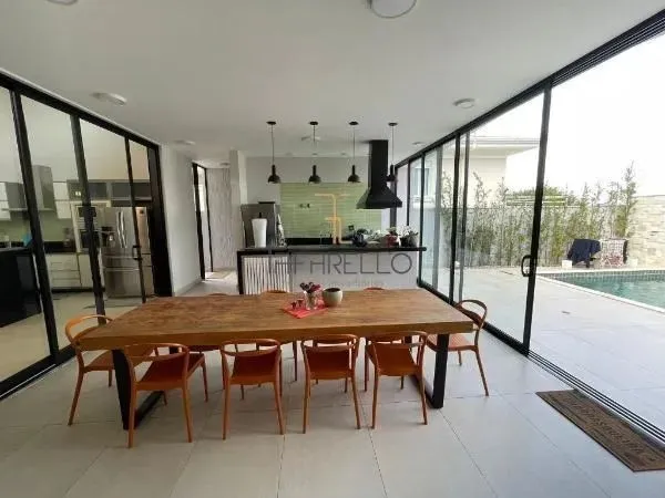 Casa Térrea de Alto Padrão à Venda no Condomínio Porto Seguro Valinhos/SP