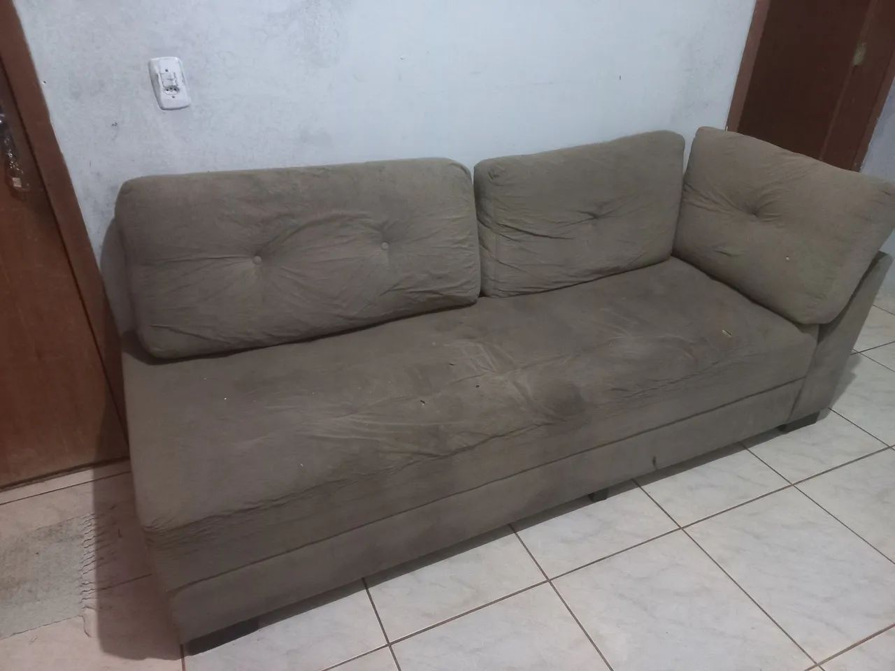Sofá 3 lugares em bom estado