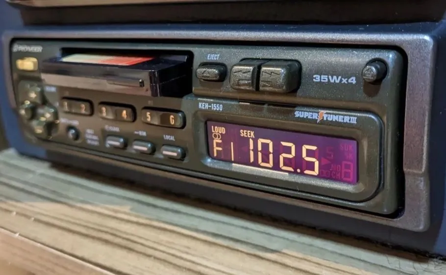 Rádio toca fitas Pioneer KEH-1550