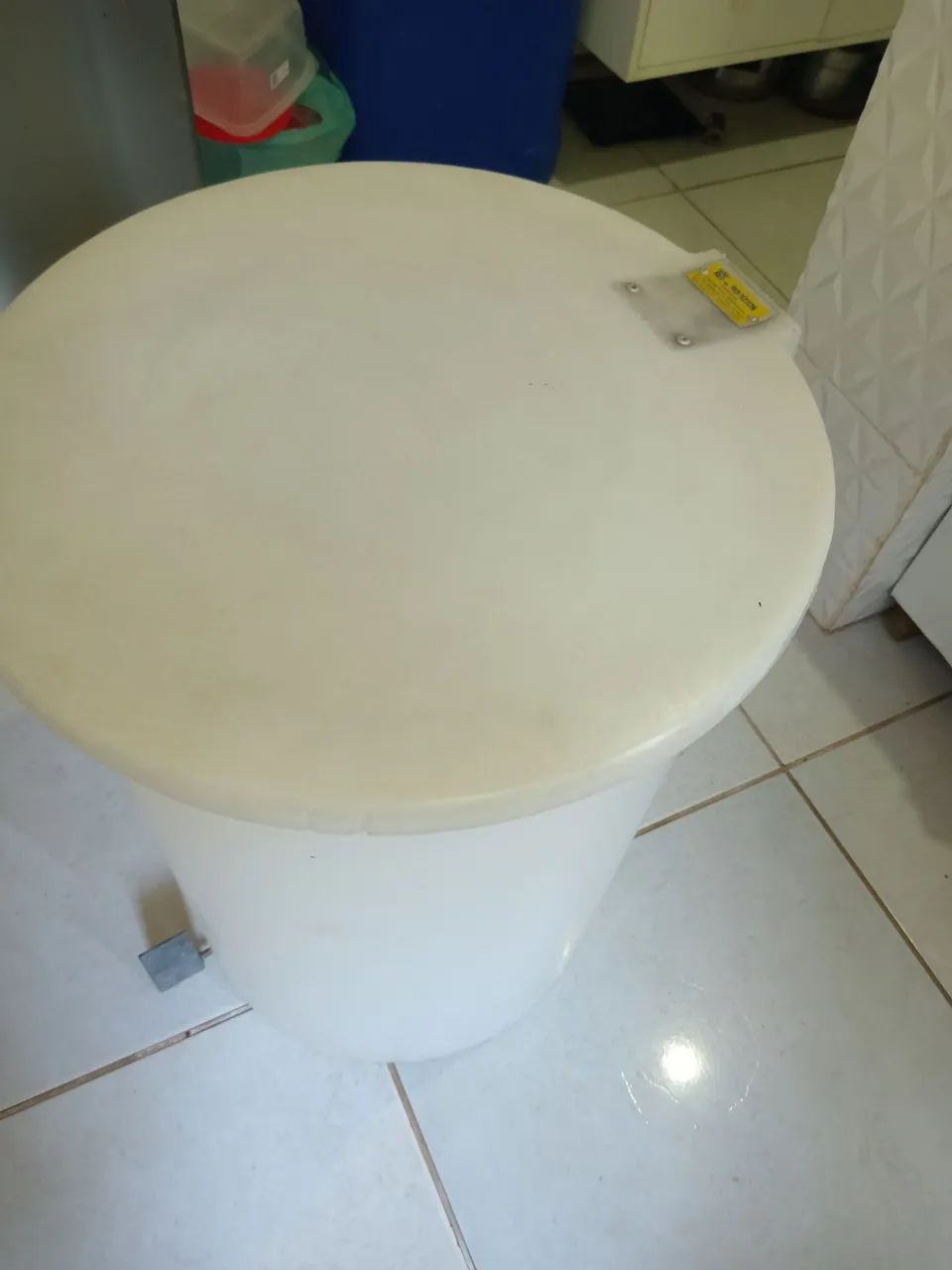 Lixeira 100 Lts com pedal - Foto 4