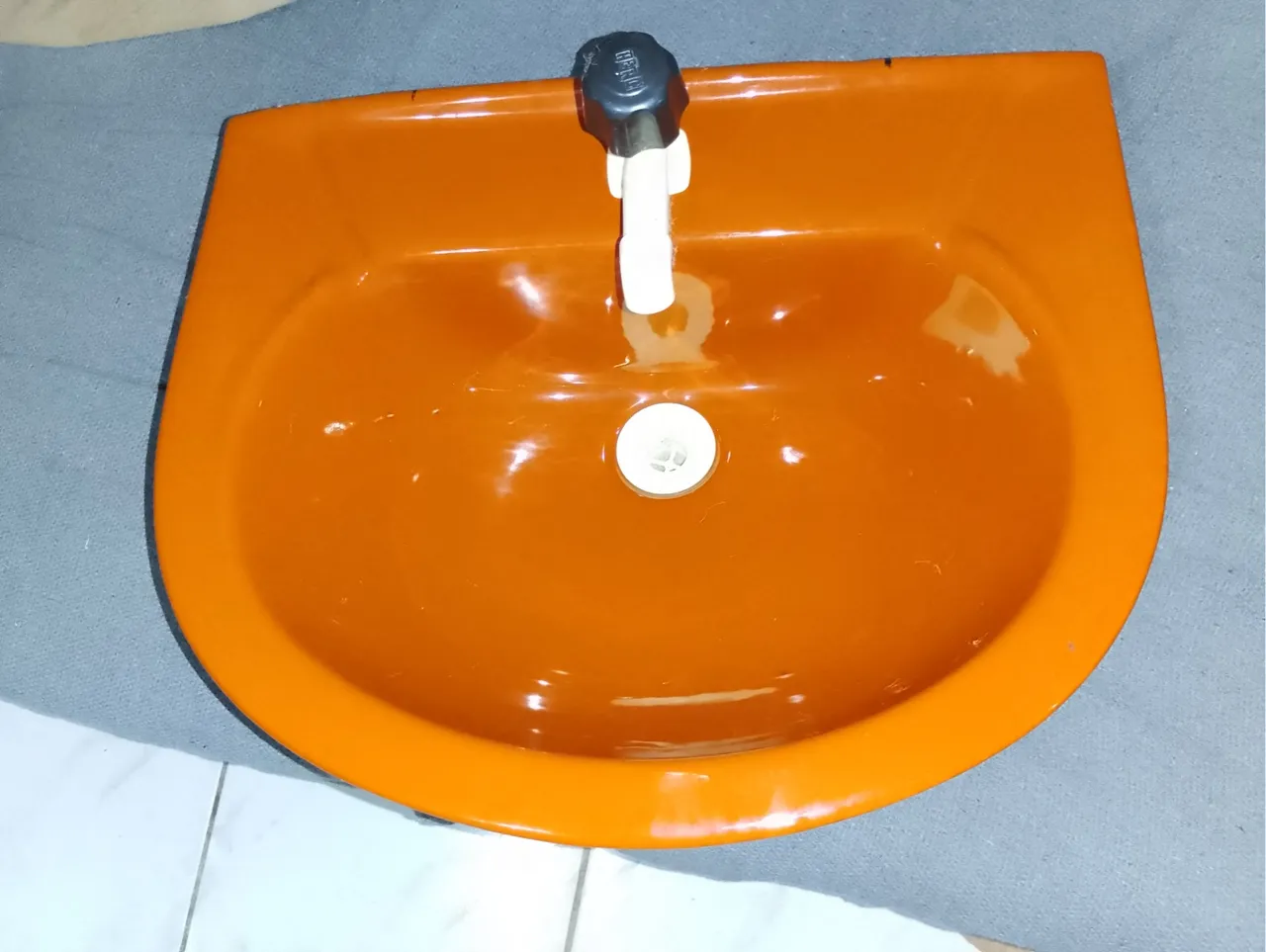 Cuba para Banheiro Laranja com Torneira