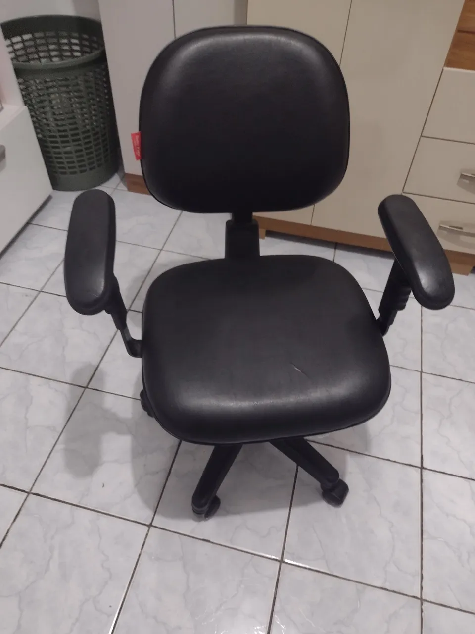 Cadeira de Escritório Ergonômica Preta