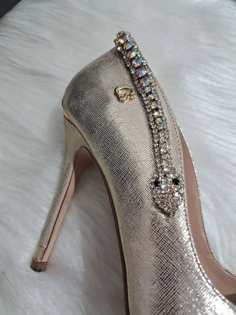 Scarpin dourado Carmen Steffens  - Foto 5