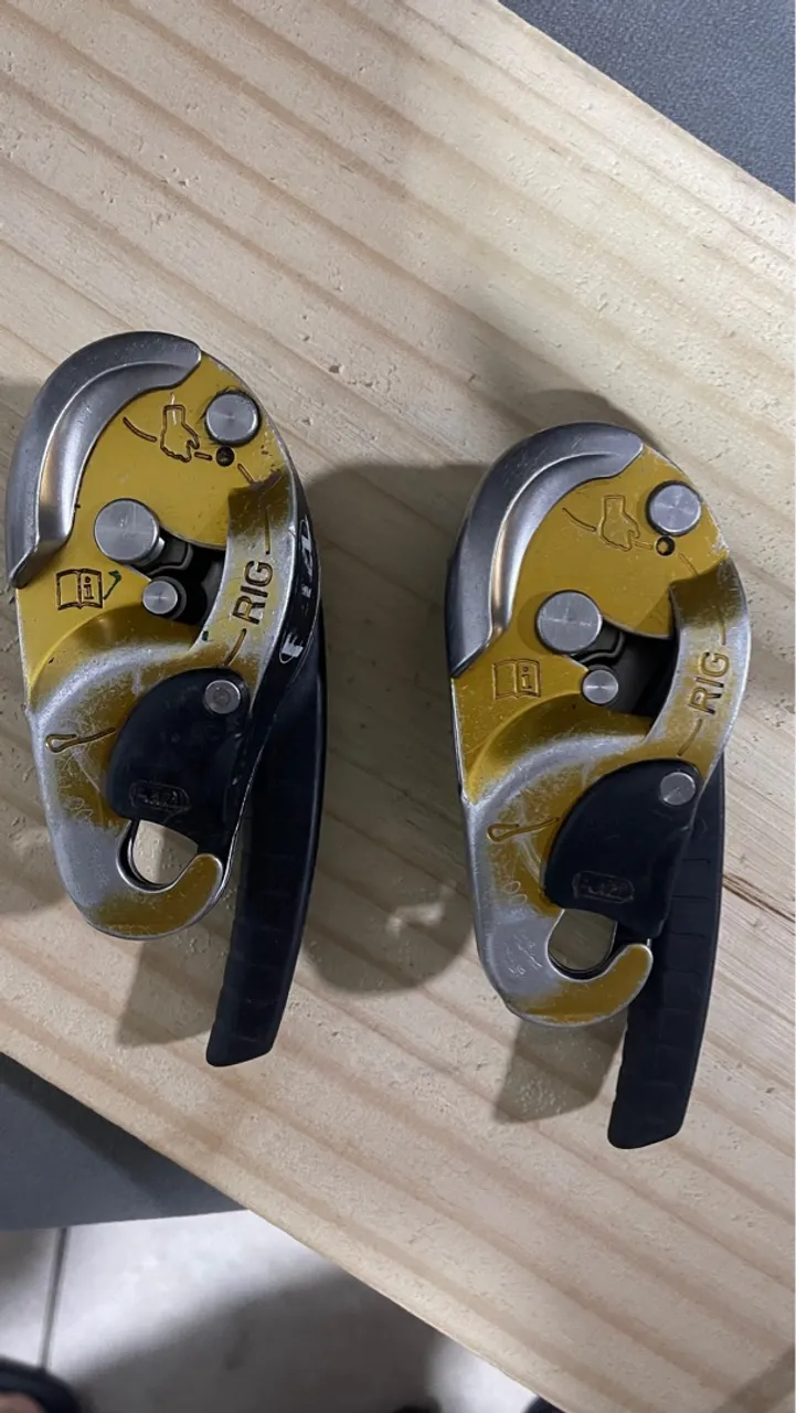 Petzl Rig - Dispositivo de Descida e Rapel