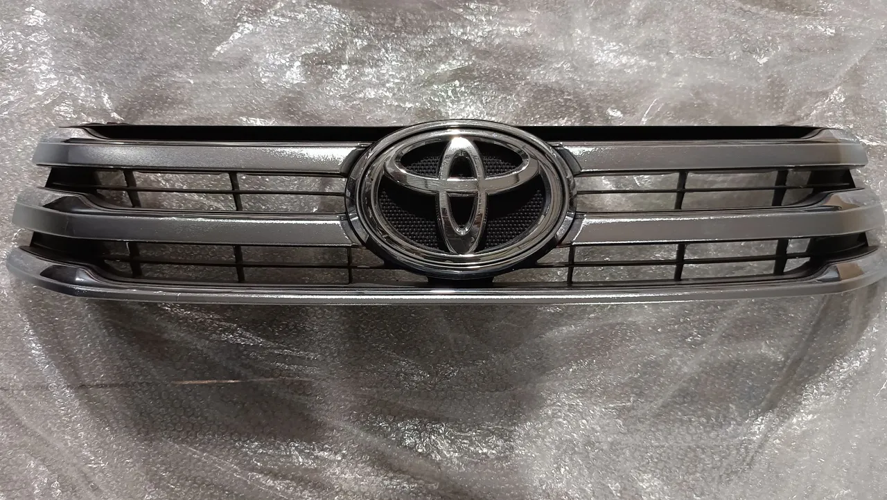 Grade Dianteira Hilux Cromada 17/18 Original Usada