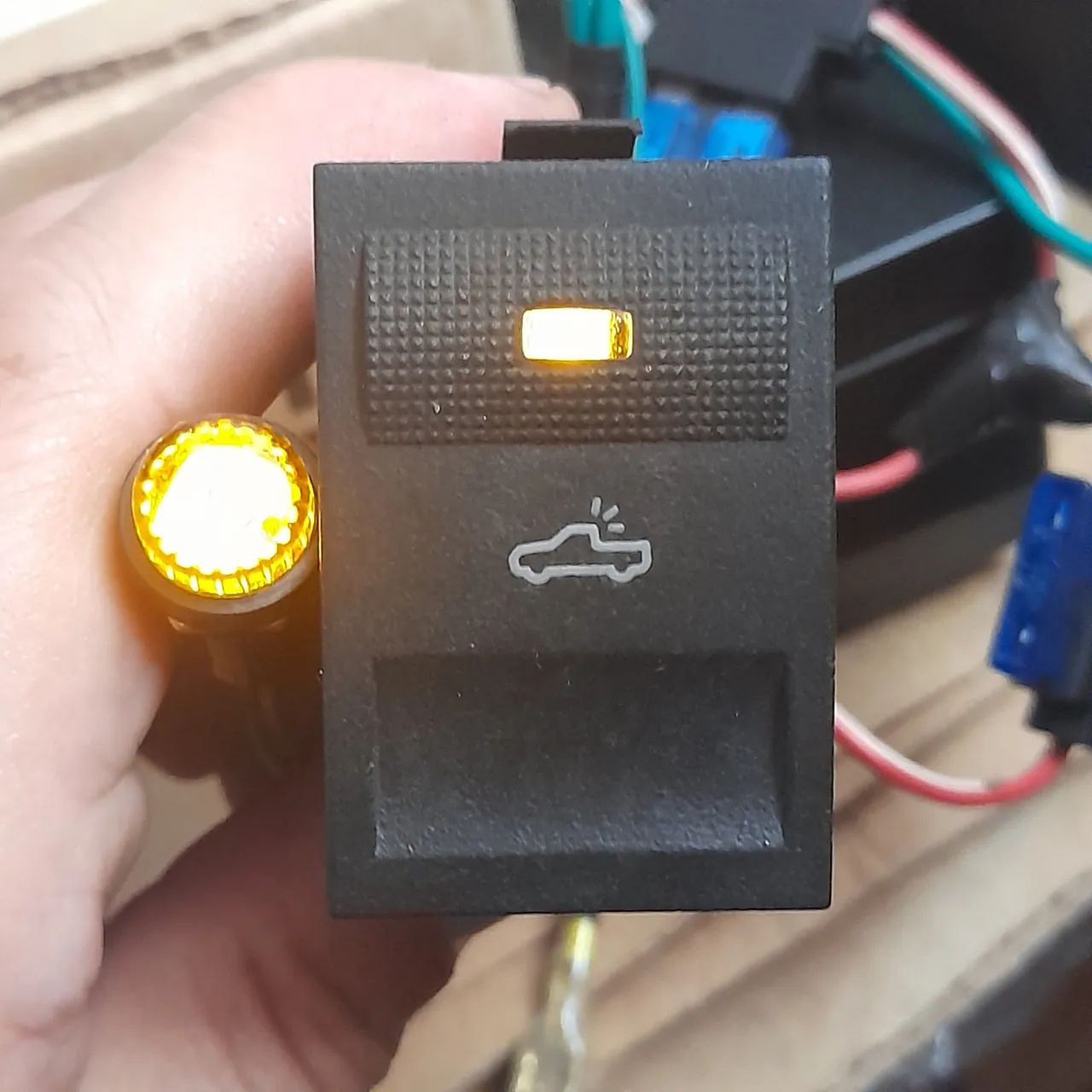 Botão Acionamento luz da caçamba saveiro G3 G4 original