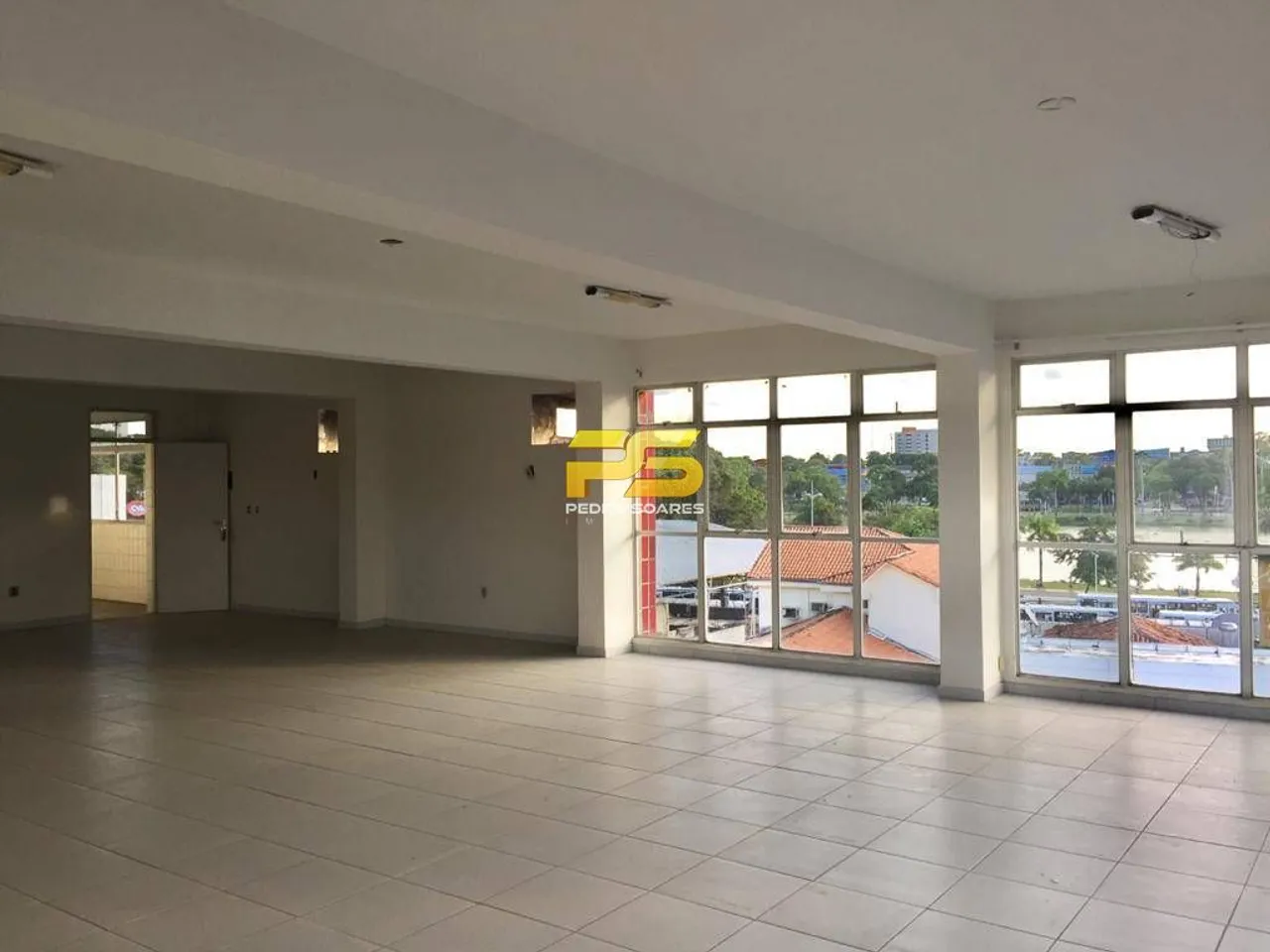 Salas Comerciais de 20,64m2 a 99,84m2 no Centro para Locação por 7.500,00