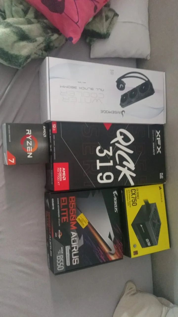 PC Gamer Ryzen 7 5700X RX 7700XT 32GB SSD 1TB + Monitor AOC 27 180Hz e Kit Redragon