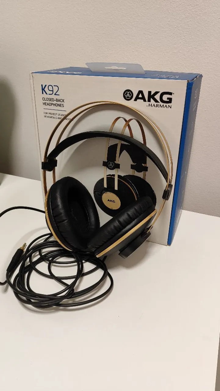 Fone de ouvido AKG K92 - Som de Qualidade