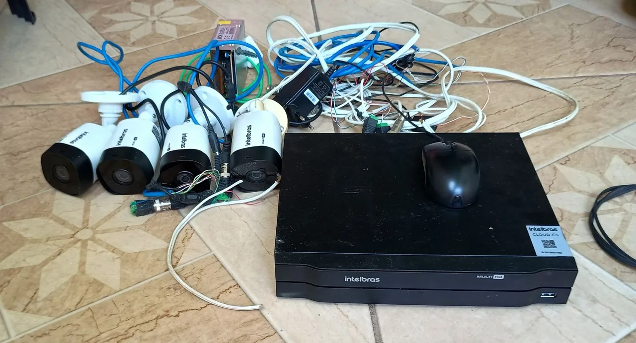 Kit Câmeras de Segurança Intelbras Completo