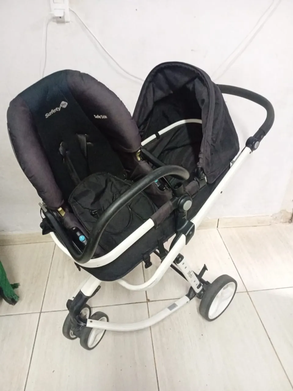 Carrinho de Bebê Duplo