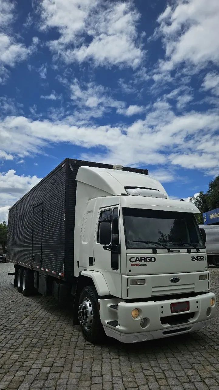 Caminhão Ford Cargo 2422 - Ano Modelo 2006