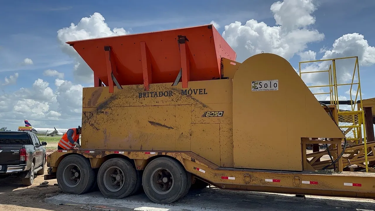 Britador Móvel 8050 com Peneira 4deck