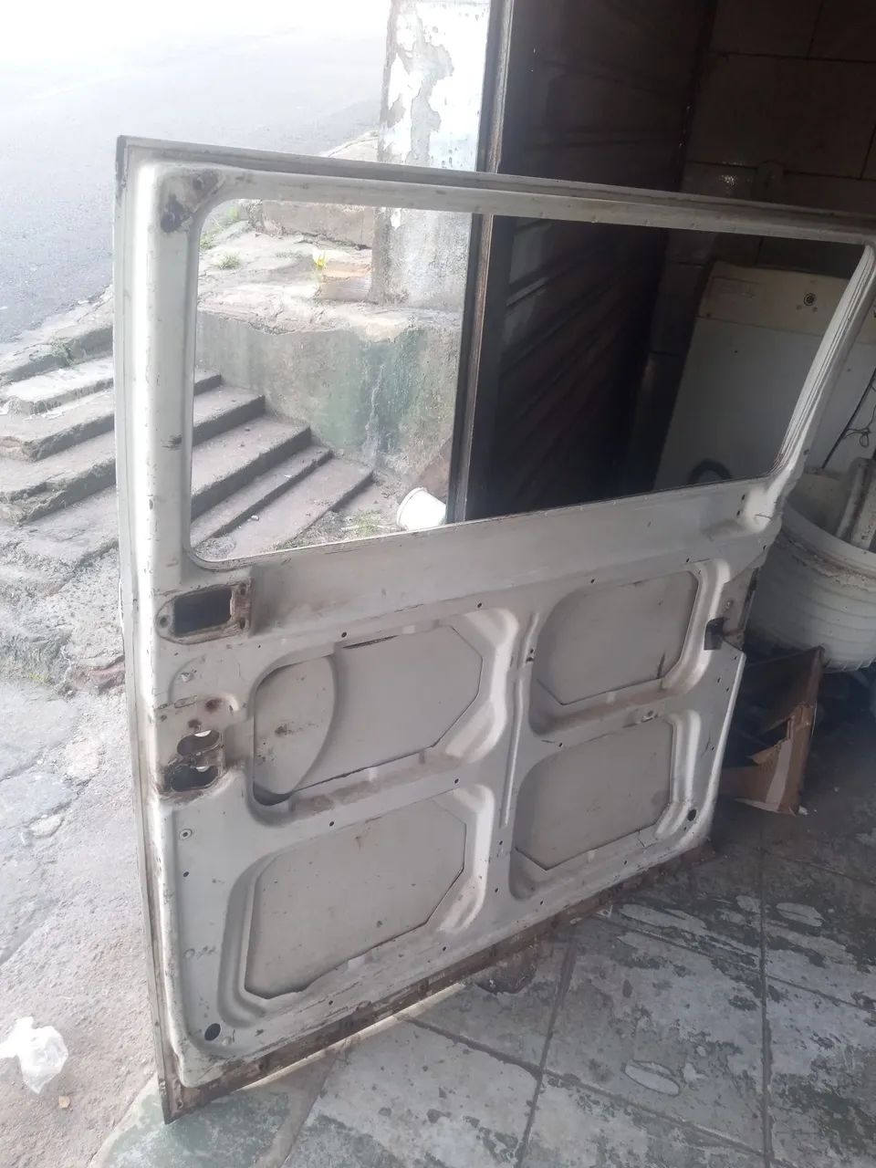 Vendo uma porta de correr de Kombi 1999 a 2014 - Foto 6
