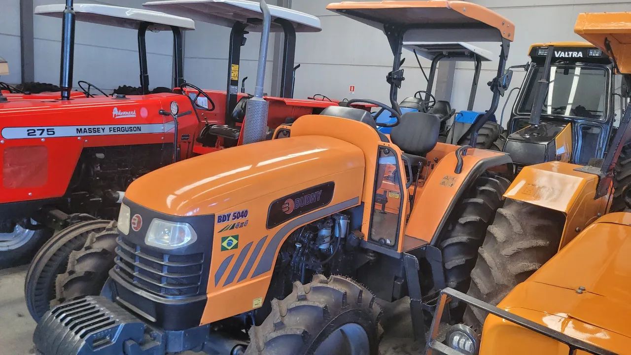 Trator Budny BDY-5040 com reversor de marchas 