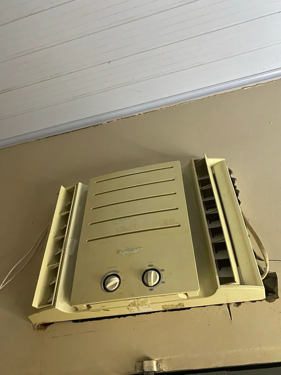 Vende se ar condicionado de janela