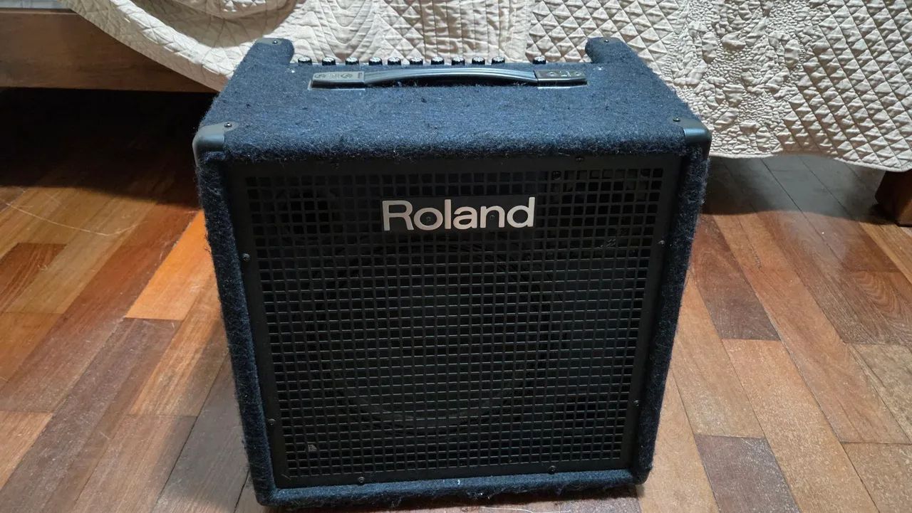 Roland KC 400