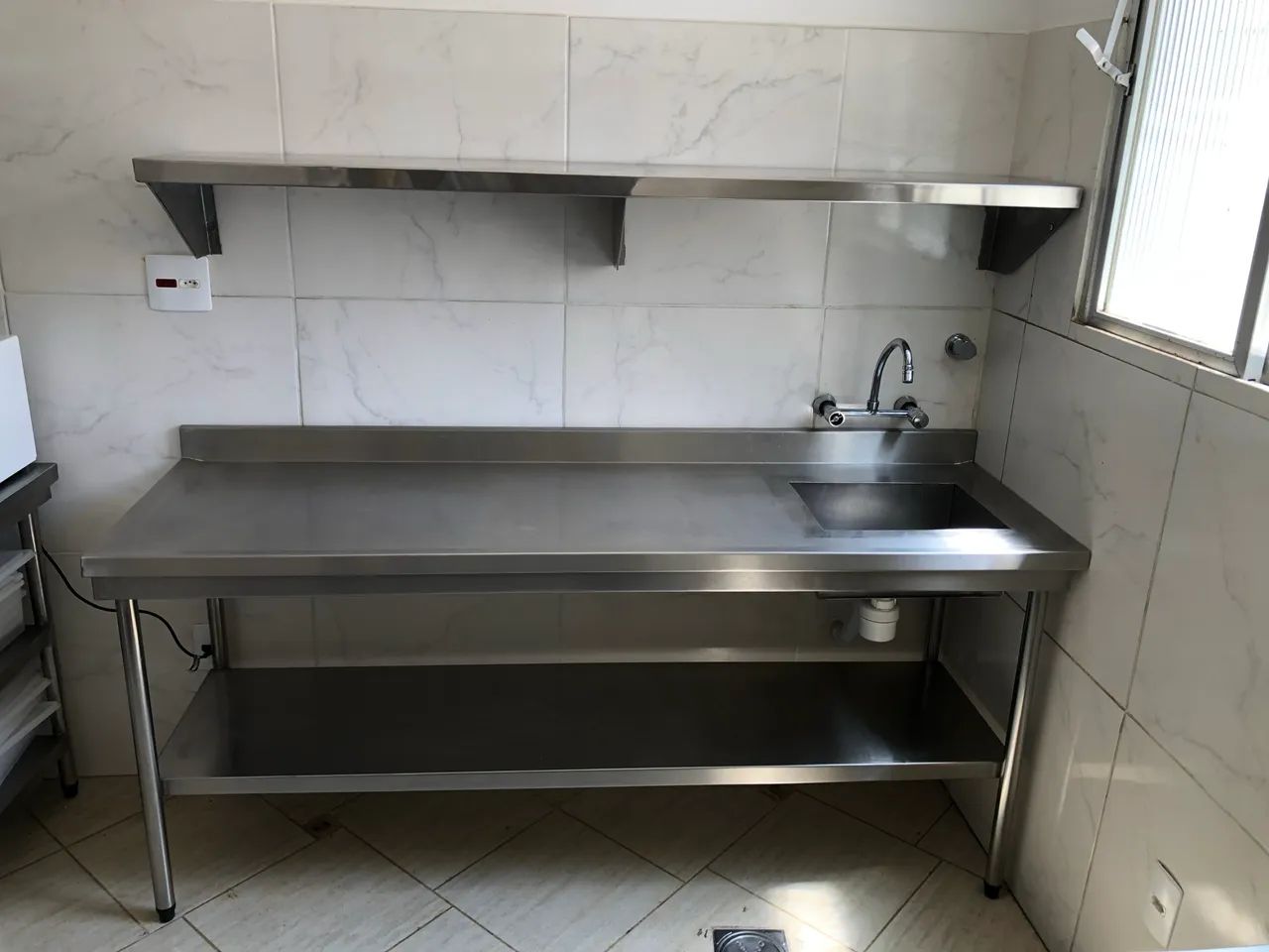Banca de inox com pia e prateleira  - Foto 2