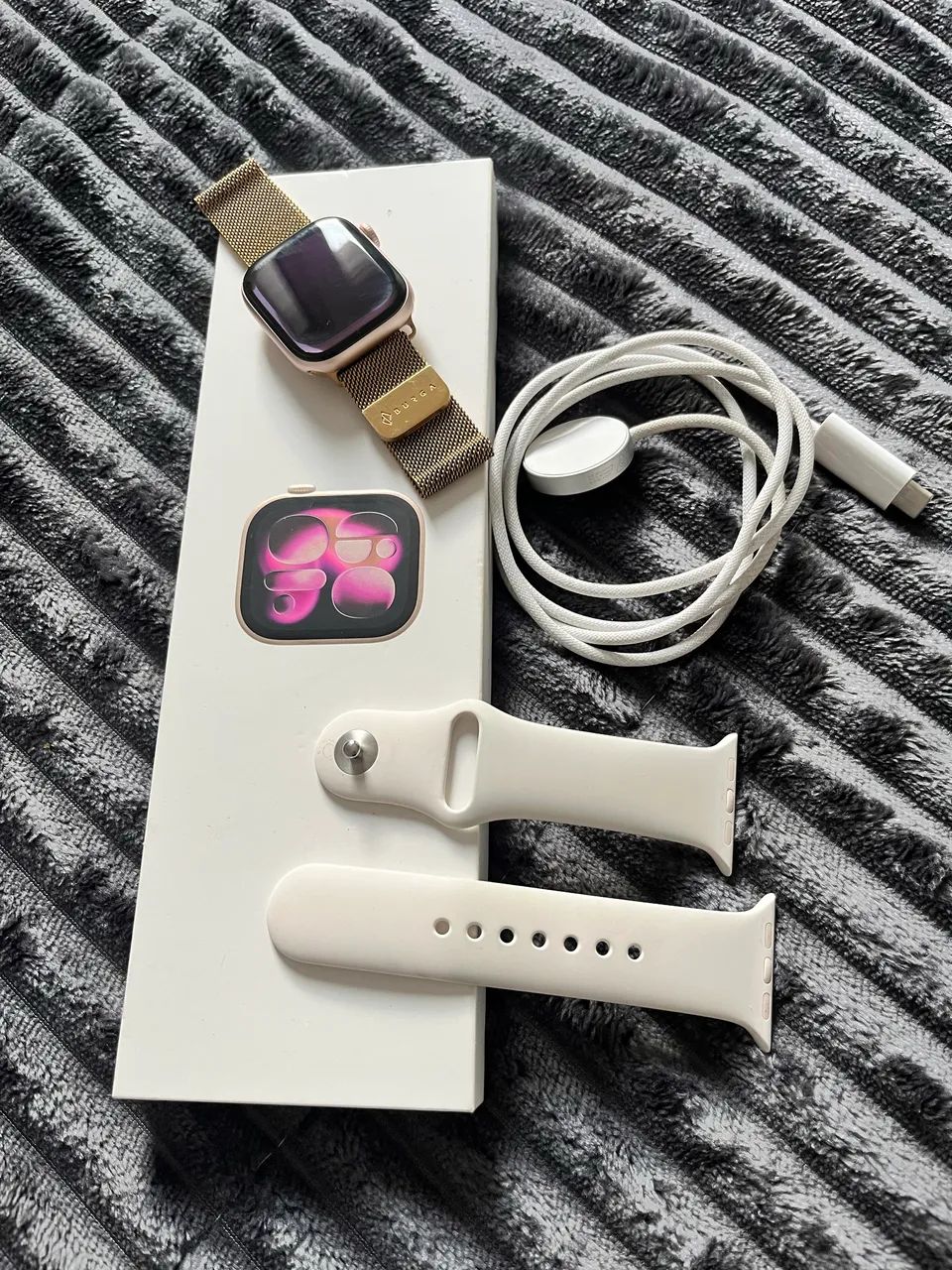 Apple Watch Series 11 na caixa com cabo e pulseira original 