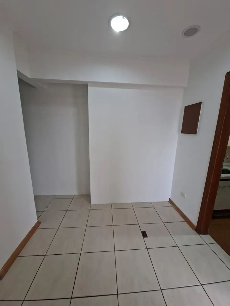 Sala comercial com 02 salas, recepção, wc e copa no Embaré em Santos/SP - Foto 4