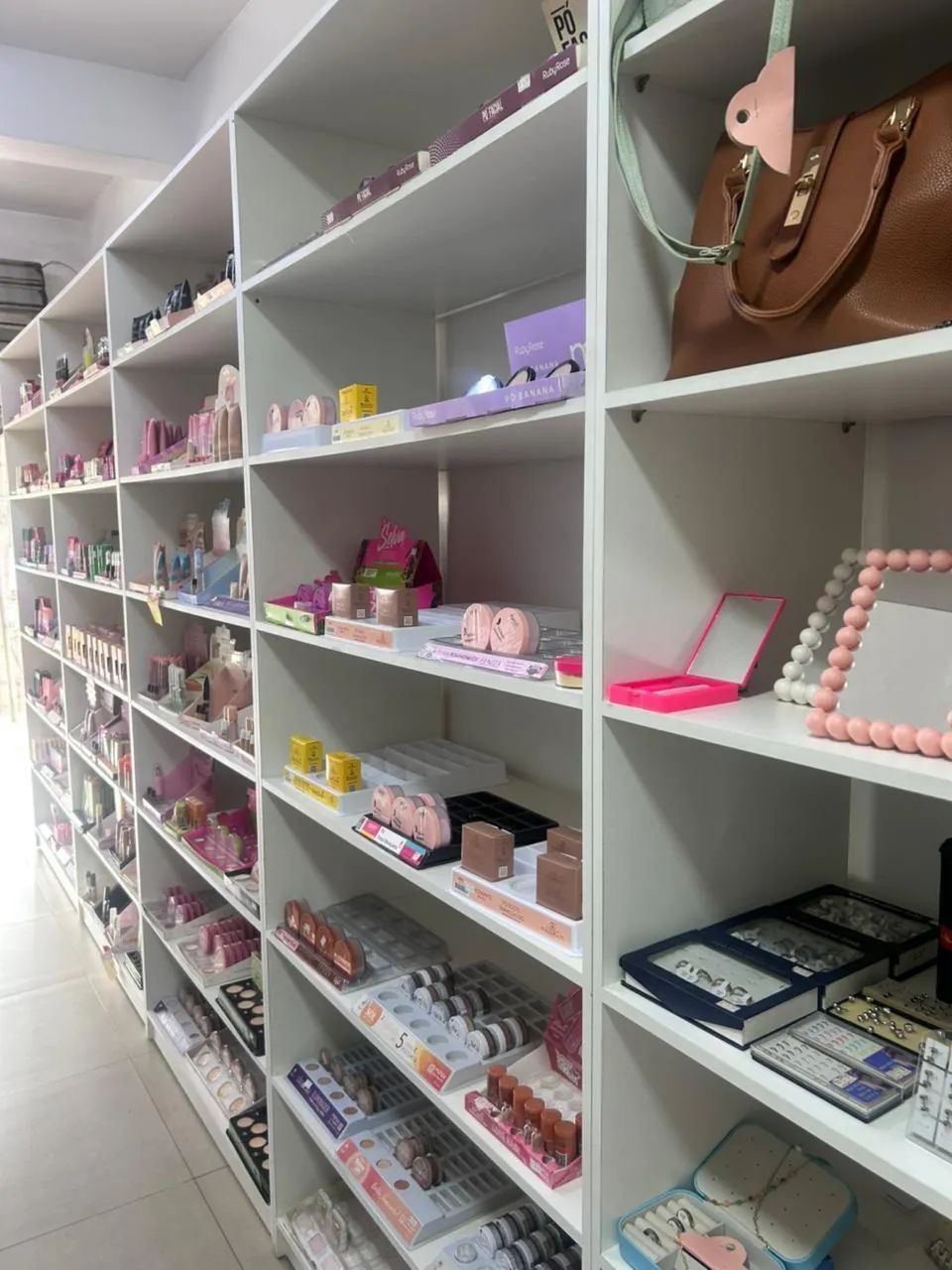 Loja de maquiagem/ cosméticos/ acessórios  - Foto 2